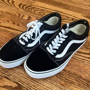 black and white old skool stackform shoe/  platform vans, women’s 10, men’s 8.5